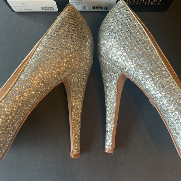 Badgley Mischka Gold Peep-Toe Evening Pumps - Picture 8 of 11